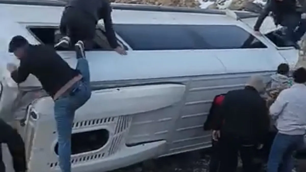 Gaziantep’te feci kaza: İşçi servisi şarampole devrildi! 10 yaralı Gaziantep’te feci kaza: İşçi servisi şarampole devrildi! 10 yaralı