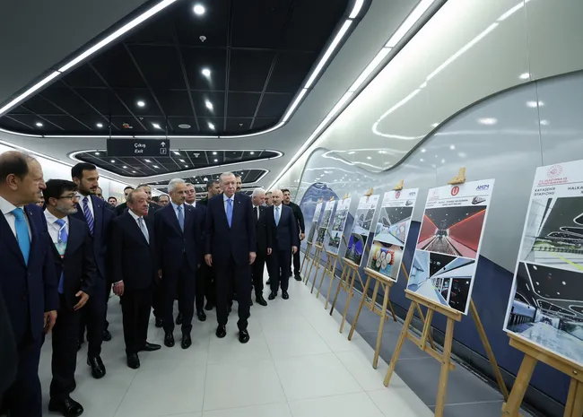 baskan-erdogan-halkali-istanbul-havalimani-metro-hattinda-yolculuk-yapti-mujdeyi-verdi-31-temmuza-kadar-ucrets-1781873292068.jpg (2048×1464)