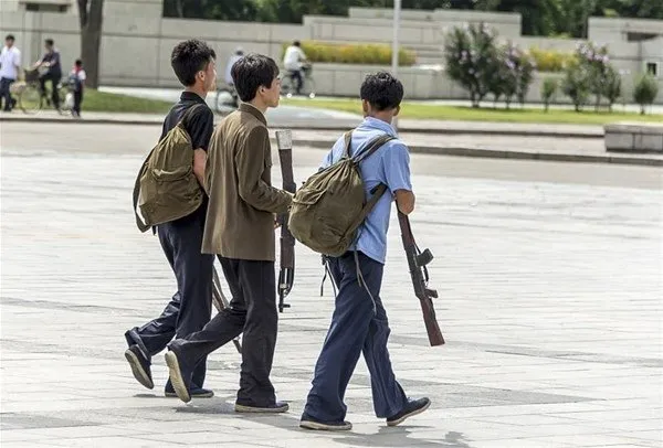 Kuzey Koreli askerlerin günlük hayatı