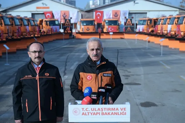 bakan-uraloglu-acikladi-karla-mucadeleye-22-milyar-liralik-arac-destegi-1764235233086.jpeg
