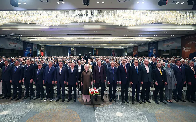 ak-partinin-33-istisare-ve-degerlendirme-toplantisinda-ortak-akil-oturumlari-duzenlendi-1782584505121.jpg AK Parti'nin 33. İstişare ve Değerlendirme Toplantısı'nda,