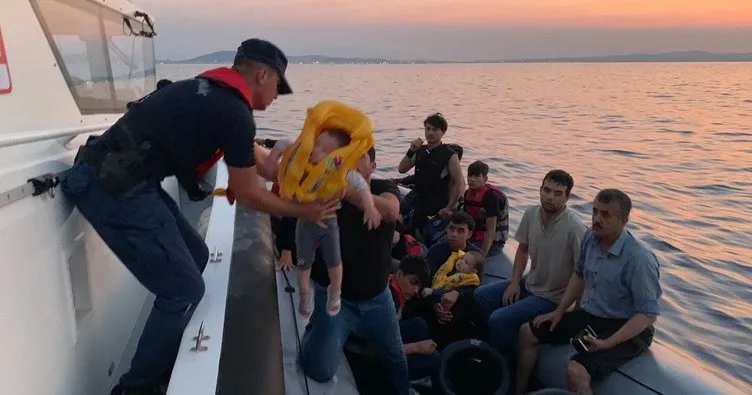 Ayvalık’ta Türk karasularına itilen 37 göçmen kurtarıldı