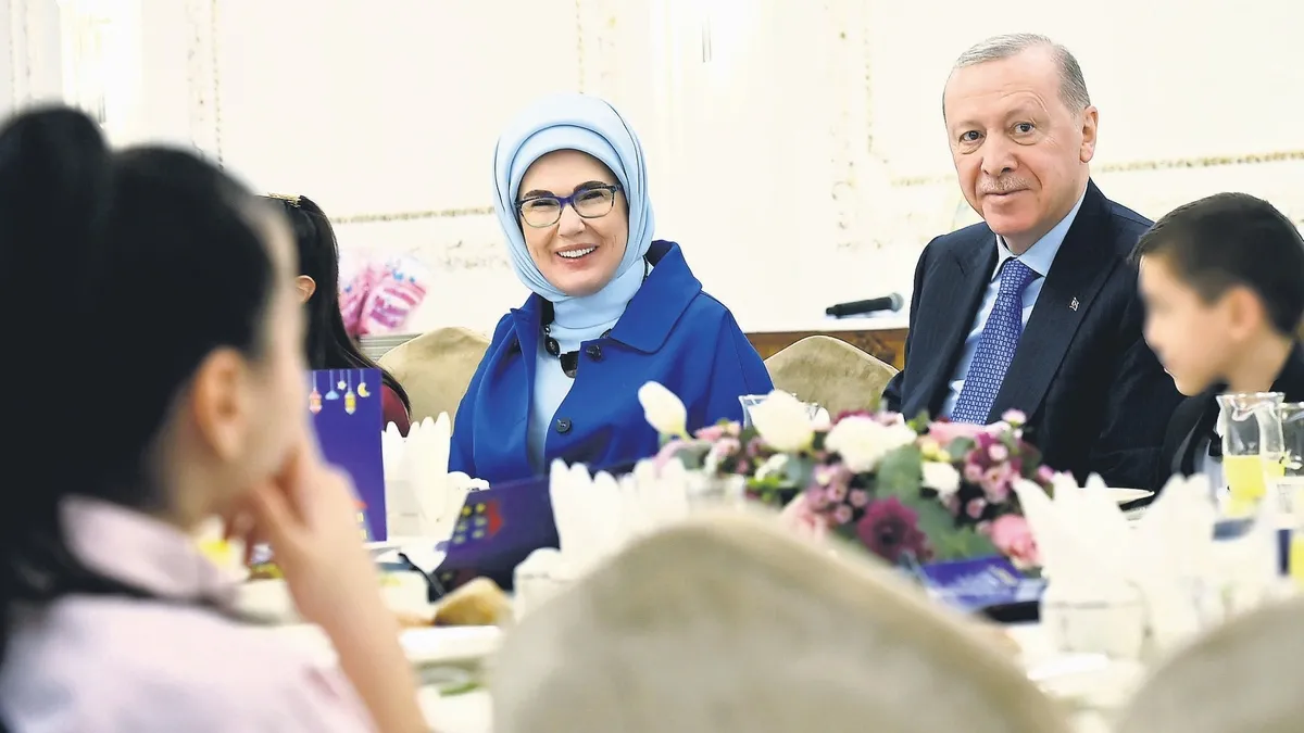 Erdoğan çocuklarla iftarda bir araya geldi Erdoğan çocuklarla iftarda bir araya geldi