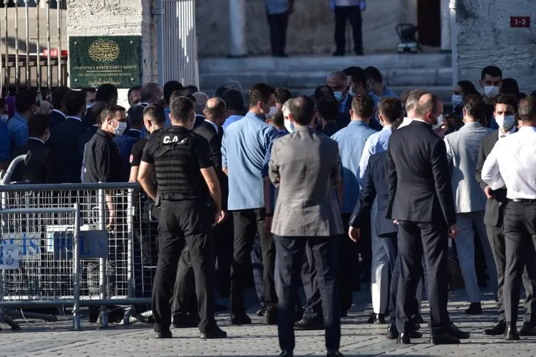 Cumhurbaşkanı Erdoğan ve MHP lideri Bahçeli Ayasofya Camii'nde incelemelerde bulundu