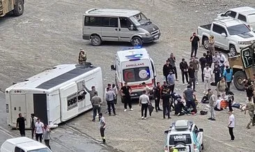 Hakkari’de midibüs devrildi: 6 asker yaralandı! #hakkari