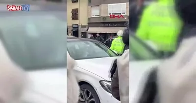 Trafikte durup, otomobilde dans etti!