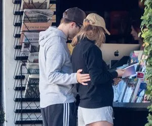 Gizlese de saklanamadı! Bebek haberini sahneden verdi: Dikkatinizden kaçmıyor