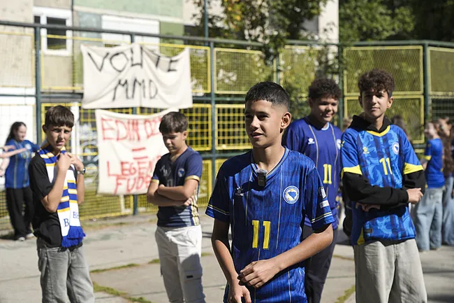 bosna-hersek-efsanesi-edin-dzeko-ogrencilere-ornek-oldu-1790934242809.jpeg