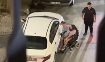 Engelli rampasına konulan araç isyan ettirdi! Yolun karşısına geçemeyince… Kırılmadık camını bırakmadı #antalya