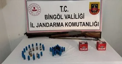 Bingöl'de jandarma, yolda yaptığı kontrolde uyuşturucu madde ve av tüfeği ele geçirdi #bingol