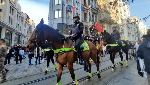 istanbulda-meydanlarda-guvenlik-ust-seviyede-10-binin-uzerinde-kamerayla-izleniyor-1672501934782.jpeg