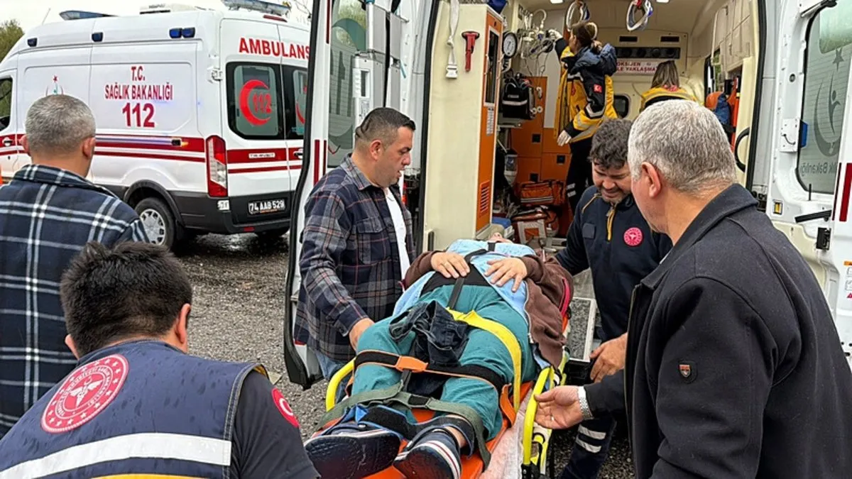 Bartın’da feci kaza: 1 kişi hayatını kaybetti, 19 kişi yaralandı – Galeri Bartın’da feci kaza: 1 kişi hayatını kaybetti, 19 kişi yaralandı – Galeri