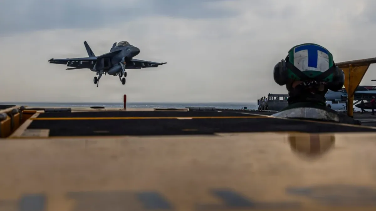 Trump: İran'a doğru devasa bir donanma gidiyor