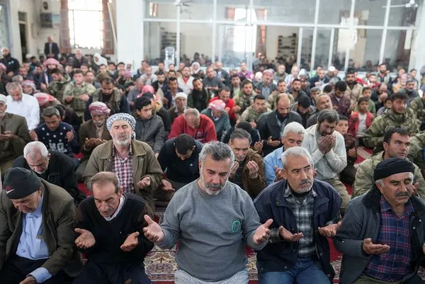 Terörden sonra Afrin'de ilk cuma namazı kılındı!