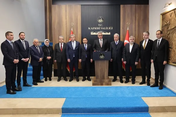 bakan-memisoglu-kayseride-mujdeyi-verdi-37-bin-saglik-calisani-alinacak-1742562828388.jpg