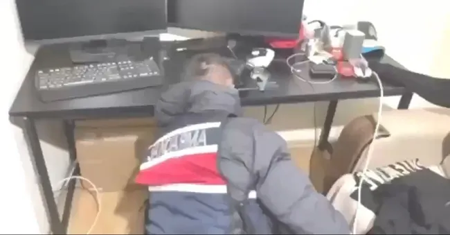 son-dakika-mitten-siber-casusluk-operasyonu-4-kisi-gozaltinda-1766759212973.jpg SON DAKİKA | MİT'ten siber casusluk operasyonu! 4 kişi gözaltında