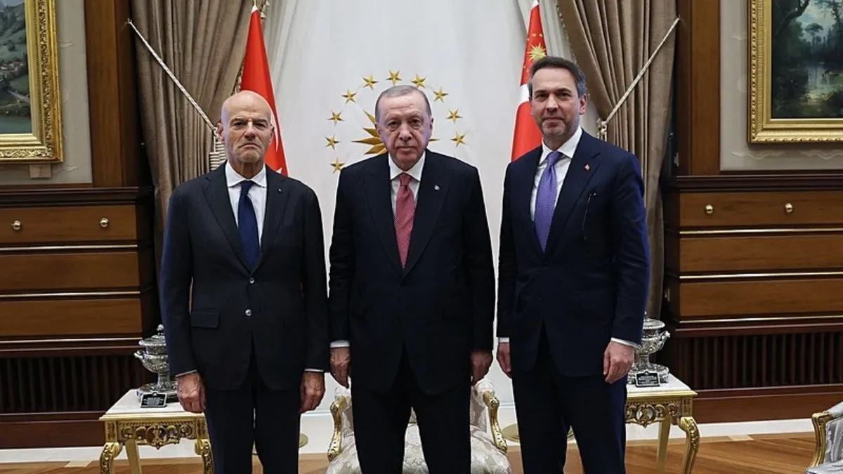 Başkan Erdoğan, İtalya Milli Hidrokarbon Ajansı Başkanı Descalzi’yi kabul etti Başkan Erdoğan, İtalya Milli Hidrokarbon Ajansı Başkanı Descalzi’yi kabul etti