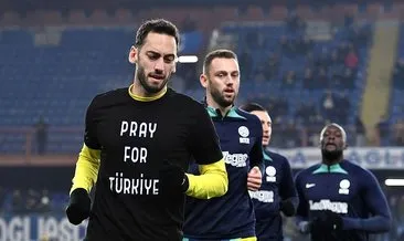 Hakan Çalhanoğlu afetzedeleri unutmadı! ’Türkiye için dua et’ yazılı tişörtle ısınmaya çıktı
