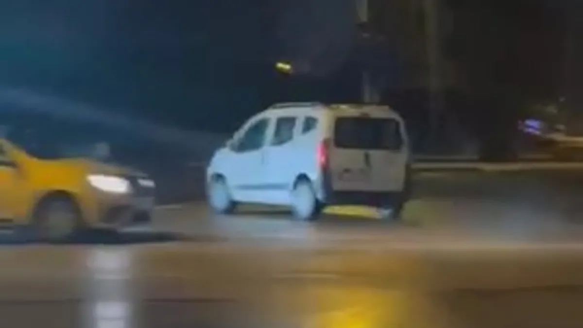 Bursa'da Akıl Almaz Kaçış: Alkollü Sürücü Ters Yönde Kaçarken Kaza Yaptı!