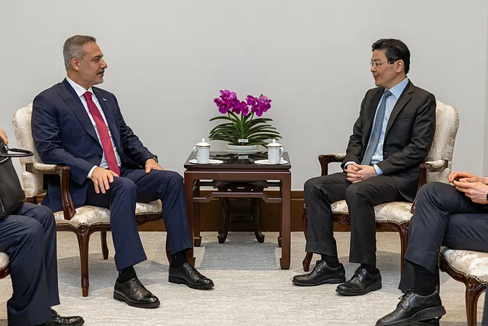 bakan-fidan-singapur-basbakani-wong-tarafindan-kabul-edildi-1780380167525.jpg