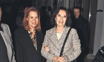 Usta sanatçı kraliçe tacı taktı