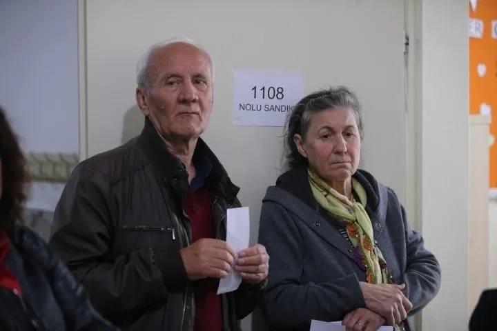 Türkiye’den oy manzaraları! Vatandaşlar tarihi seçim için akın akın sandık başına gitti