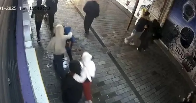 Kavgayı ayırmaya çalışan bekçi yumrukla saldıran şahısı bacağından vurdu
