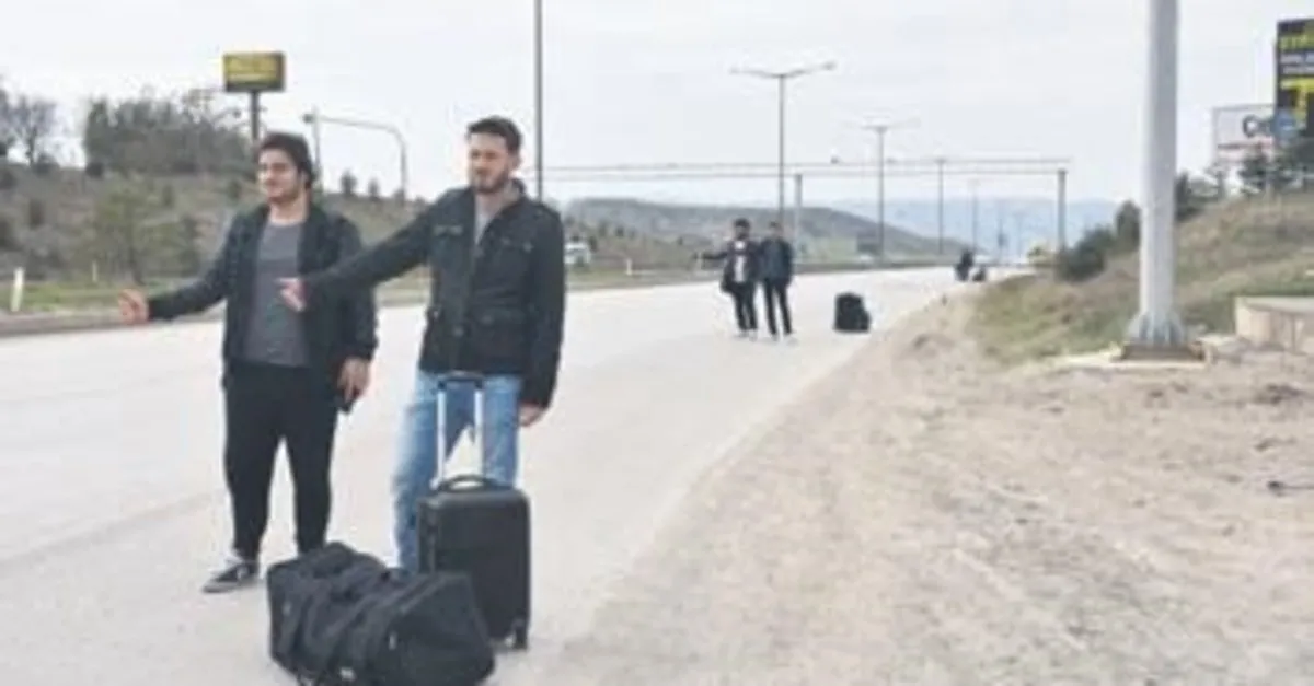 Otobus Bileti Bulamayan Universiteliler Otostop Cekti Ankara Baskent Haberleri