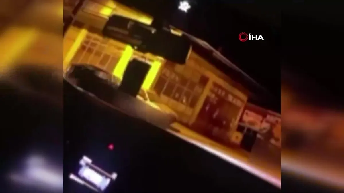 Sakarya’da drift atan iki sürücü kamerada | Video videosunu izle Sakarya’da drift atan iki sürücü kamerada | Video videosunu izle