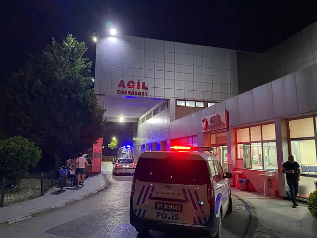 cocuk-gurultusu-tartismasinda-kan-akti-bir-kadin-bicaklandi-1752098524718.jpeg