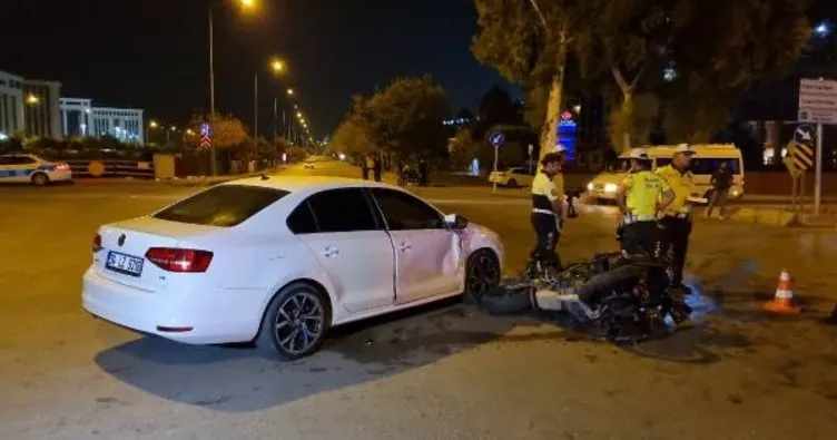 Adana’da motosikletli polis ekibi ile otomobil çarpıştı: 2 polis yaralandı
