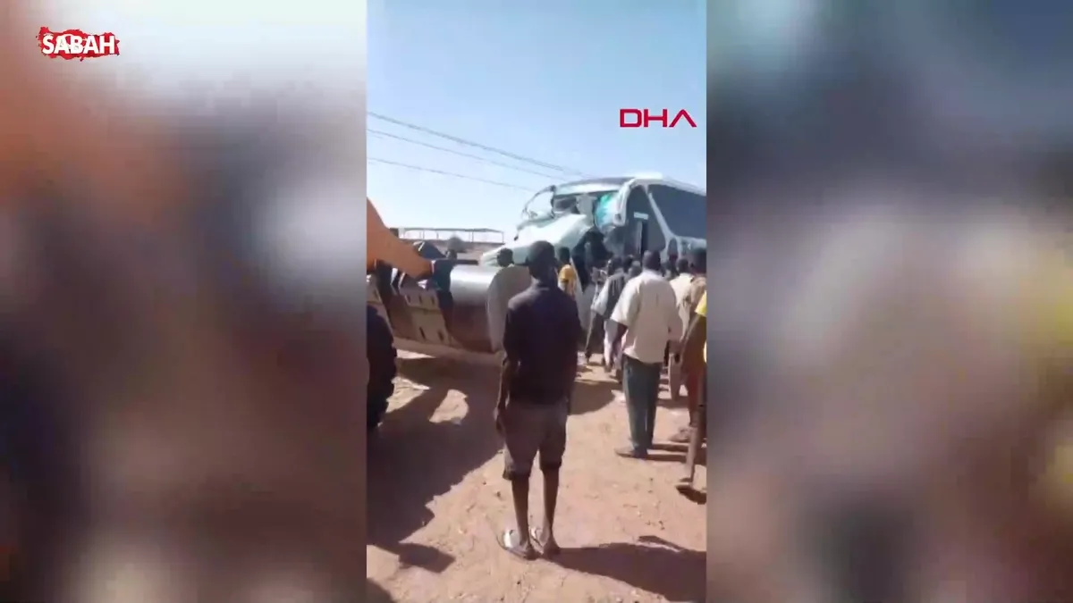 Sudan’da iki yolcu otobüsü çarpıştı: 14 ölü, 16 yaralı | Video videosunu izle Sudan’da iki yolcu otobüsü çarpıştı: 14 ölü, 16 yaralı | Video videosunu izle