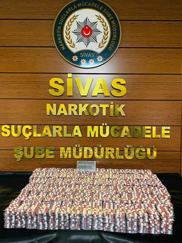 sivasta-14-bin-sentetik-ecza-hap-maddesi-ele-gecirildi-1704298220005.jpg