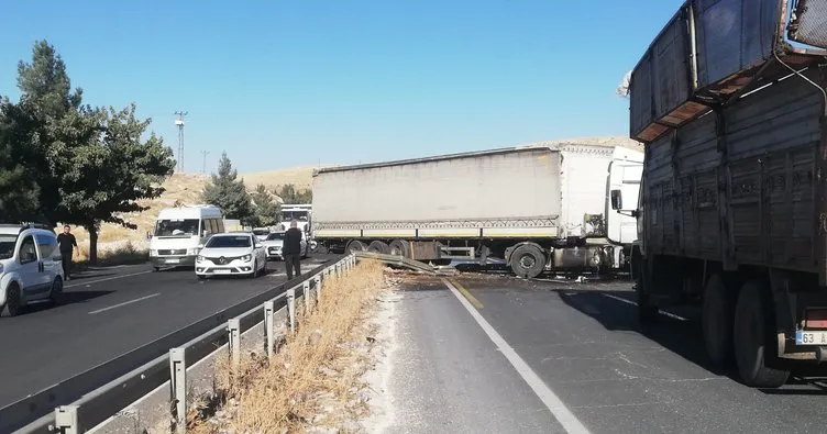 Şanlıurfa’da TIR devrildi