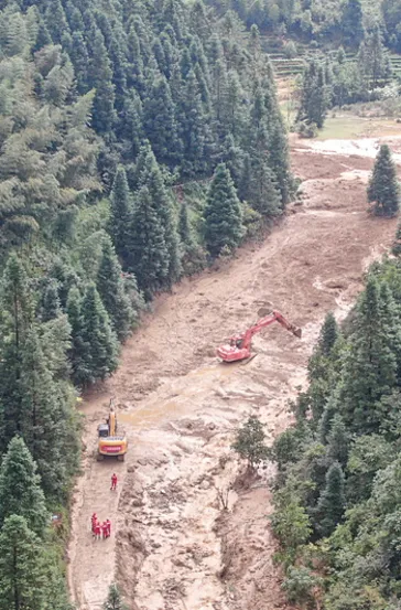 Çin’de heyelan faciası: 2 ölü