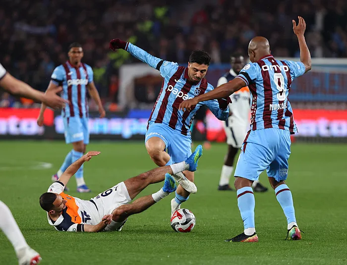 canli-super-ligde-trabzonspor-basaksehir-maci-1776620614179.jpeg