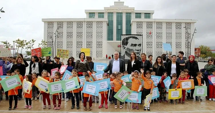Antalya’da “Dünya Çocuk Hakları Günü” yürüyüşü düzenlendi