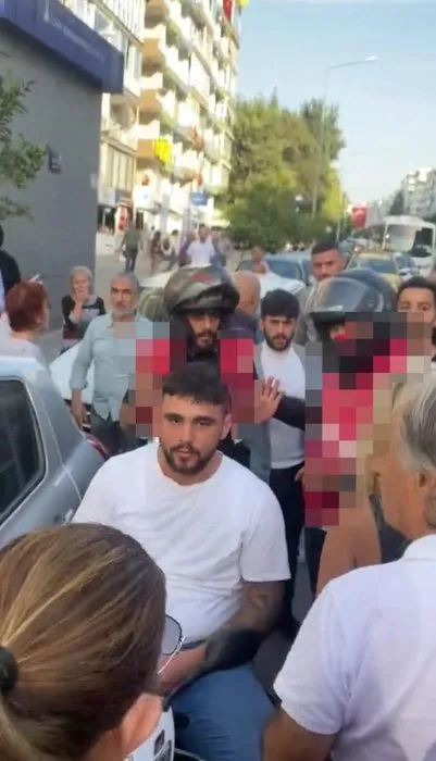 İzmir’de motokurye dehşeti! Yaşlı adamı öldüresiye dövdüler