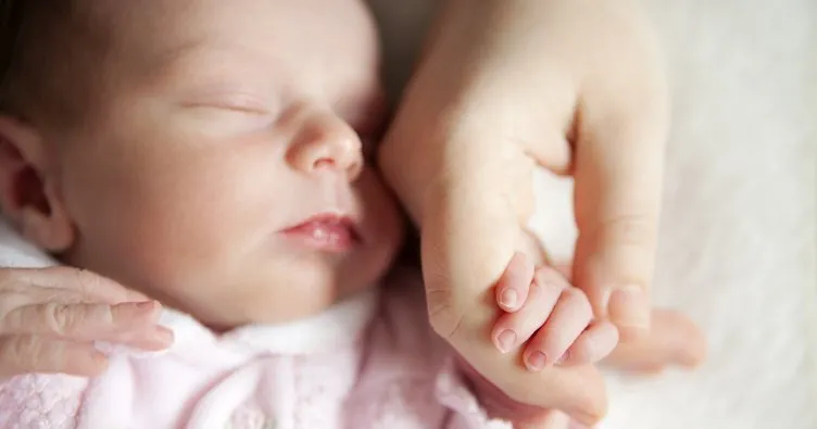 Bebeklerde El Ve Ayak Terlemesi Neden Olur Bebegim Ve Biz Haberleri