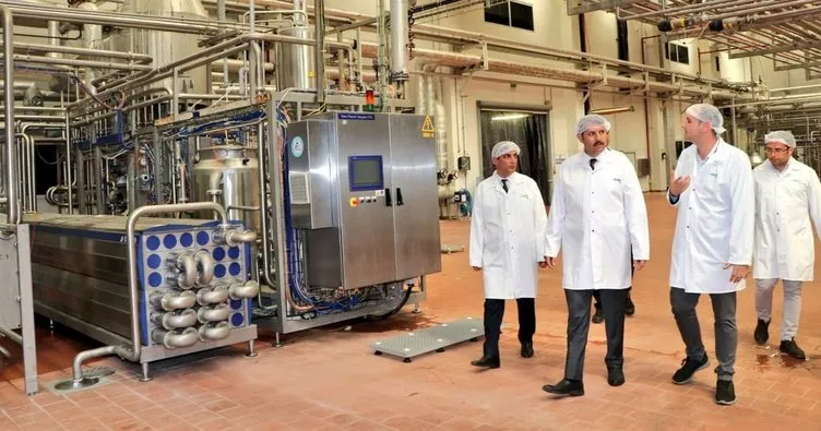 Şanlıurfa Valisi Salih Ayhan, OSB’deki fabrikaları ziyaret etti