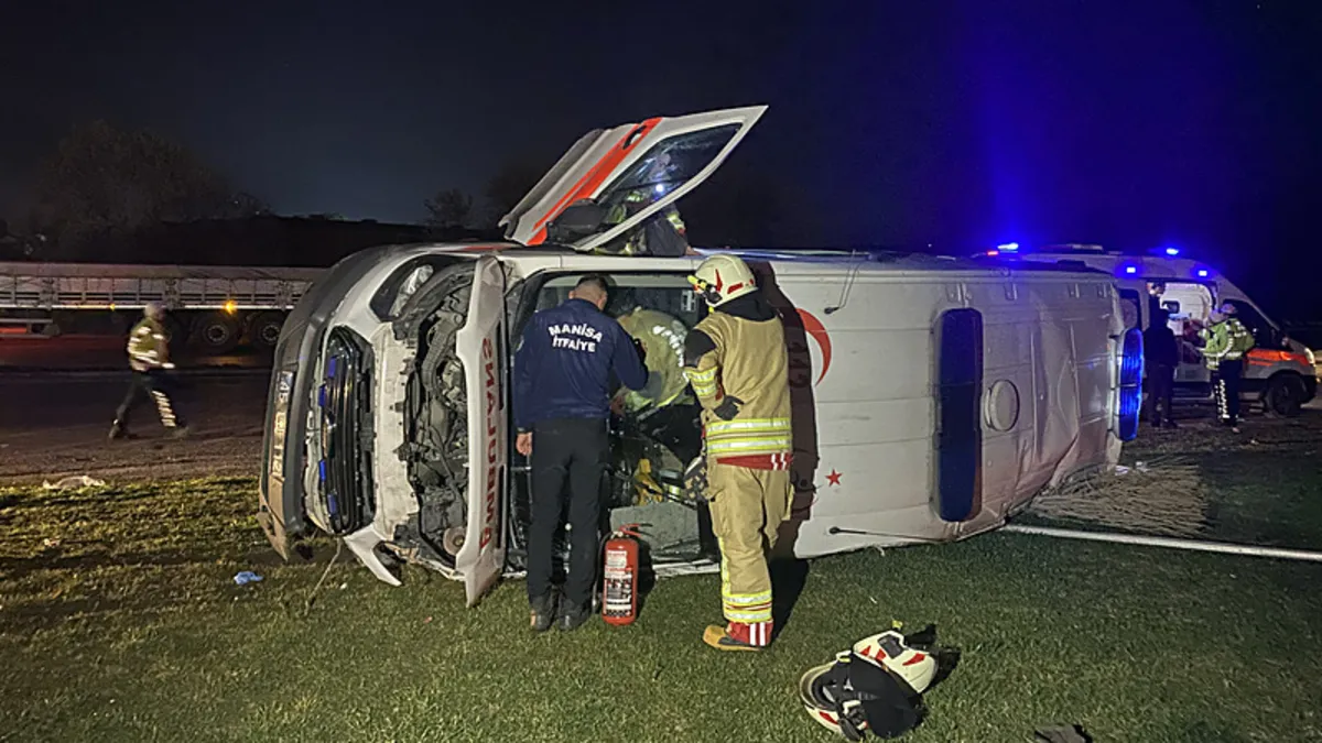 Manisa’da ambulans kaza yaptı: 5 yaralı