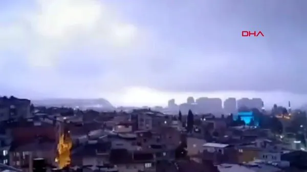 Bursa'da geceyi aydınlatan şimşekler kamerada | Video