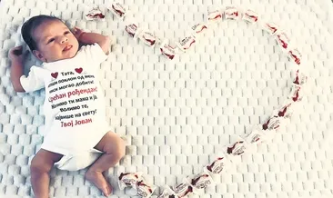 Altın embriyo bebeği