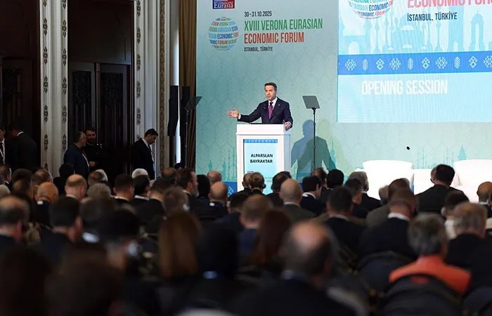 Putin İstanbul’a dikkat çekti: Avrasya’nın iş ve kültür merkezlerinden biri