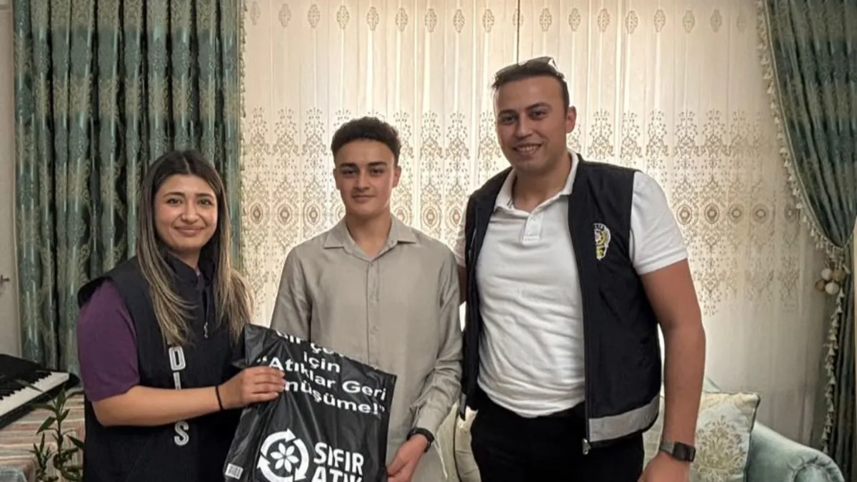 Şehit polisin oğluna doğum günü sürprizi Şehit polisin oğluna doğum günü sürprizi