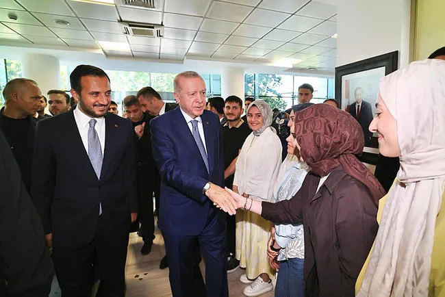 baskan-erdogandan-ak-parti-istanbul-il-baskanligina-ziyaret-1784299217368.jpeg