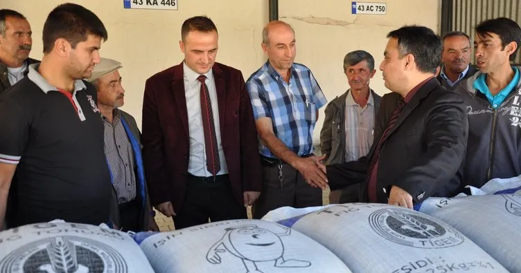 Simav’da 41 çiftçiye Macar fiği tohumu dağıtıldı