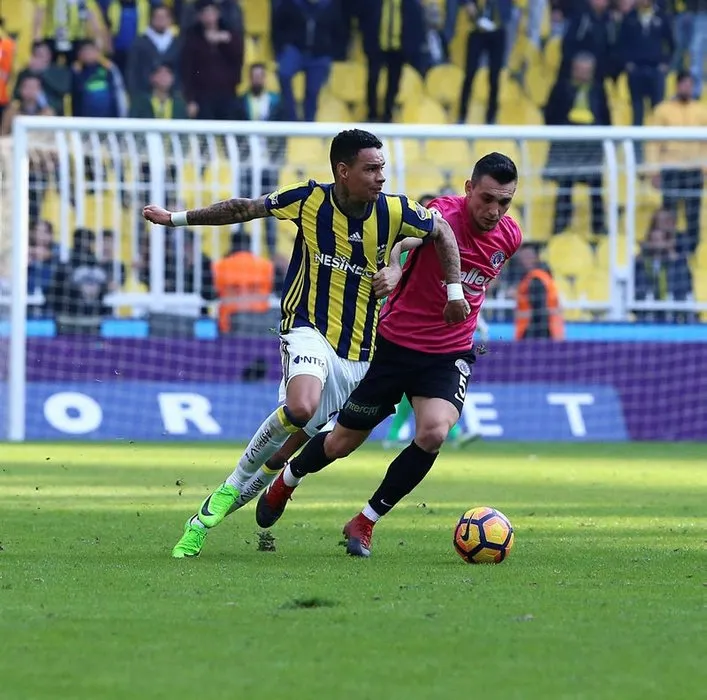 Fenerbahçe, Van der Wiel’den kurtuluyor!