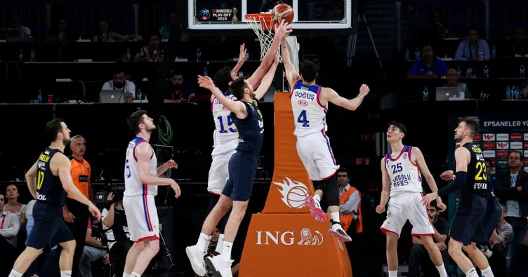 Anadolu Efes Fenerbahçe Beko’yu yendi, seride öne geçti