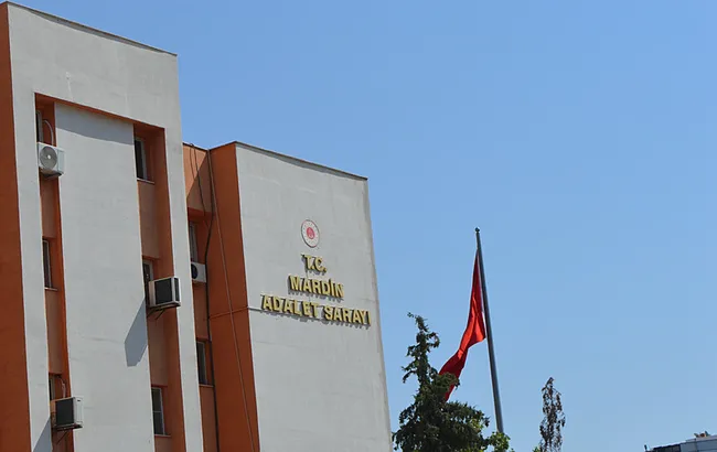 oglu-ve-3-arkadasi-kendisine-bombali-tuzak-kurdu-baba-sikayetci-olmadi-1758123764310.jpeg